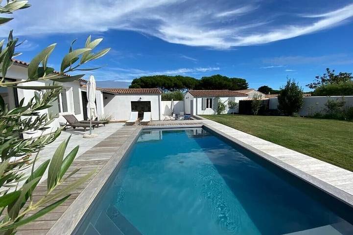 Location de vacances pour 12 personnes, avec Terrasse et Jardin dans Plage des Gollandieres (Le Bois-Plage-en-Re)