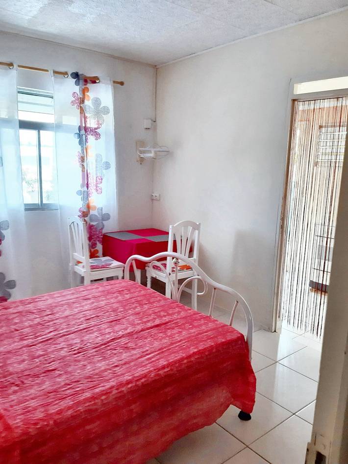 Gîte pour 2 personnes, avec terrasse à Les Abymes - 3