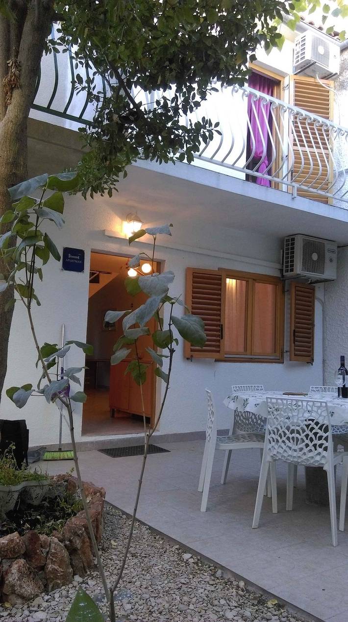 Location de vacances pour 7 personnes, avec balcon et jardin à Bol - 3