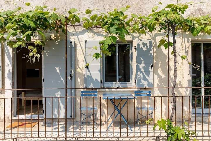 Ferienwohnung für 2 Personen, mit Terrasse und Pool sowie Ausblick, mit Haustier