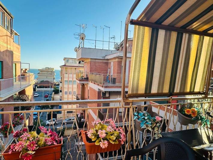 Loft per 4 persone, con panorama e giardino in Ostia