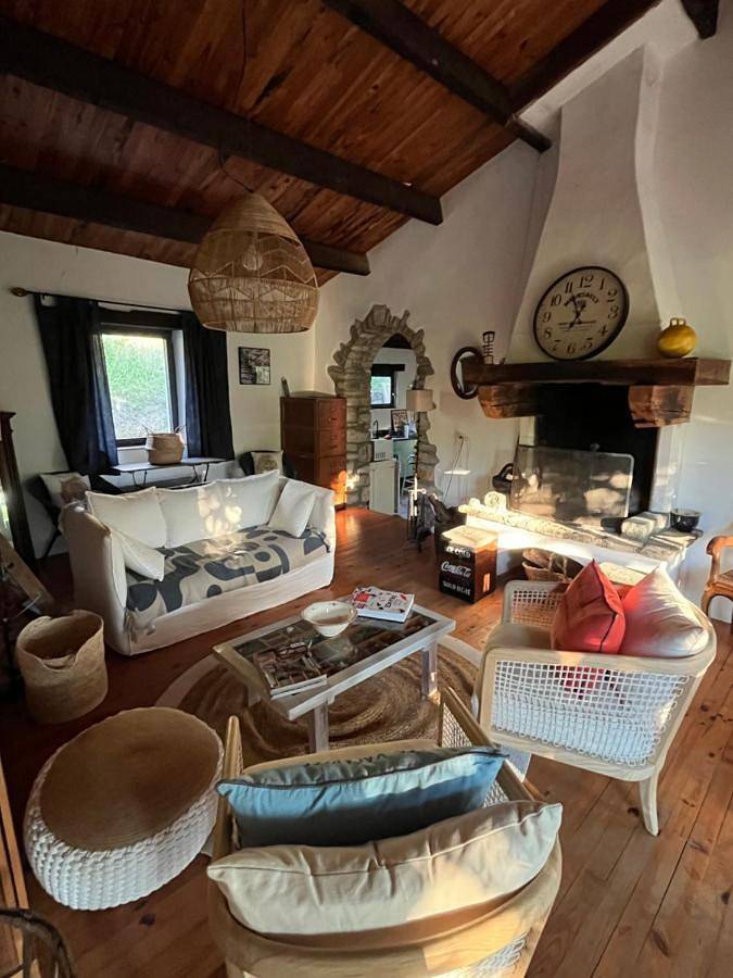 Location de vacances pour 7 personnes, avec vue ainsi que piscine et jardin, animaux acceptés à Larnas - 2