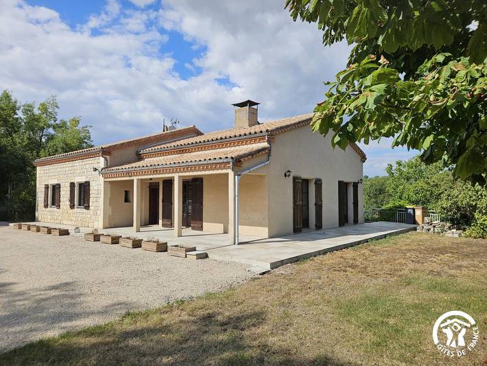 Gîte pour 11 personnes, avec Jacuzzi ainsi que Terrasse et Jardin à Castelnau-de-Lévis