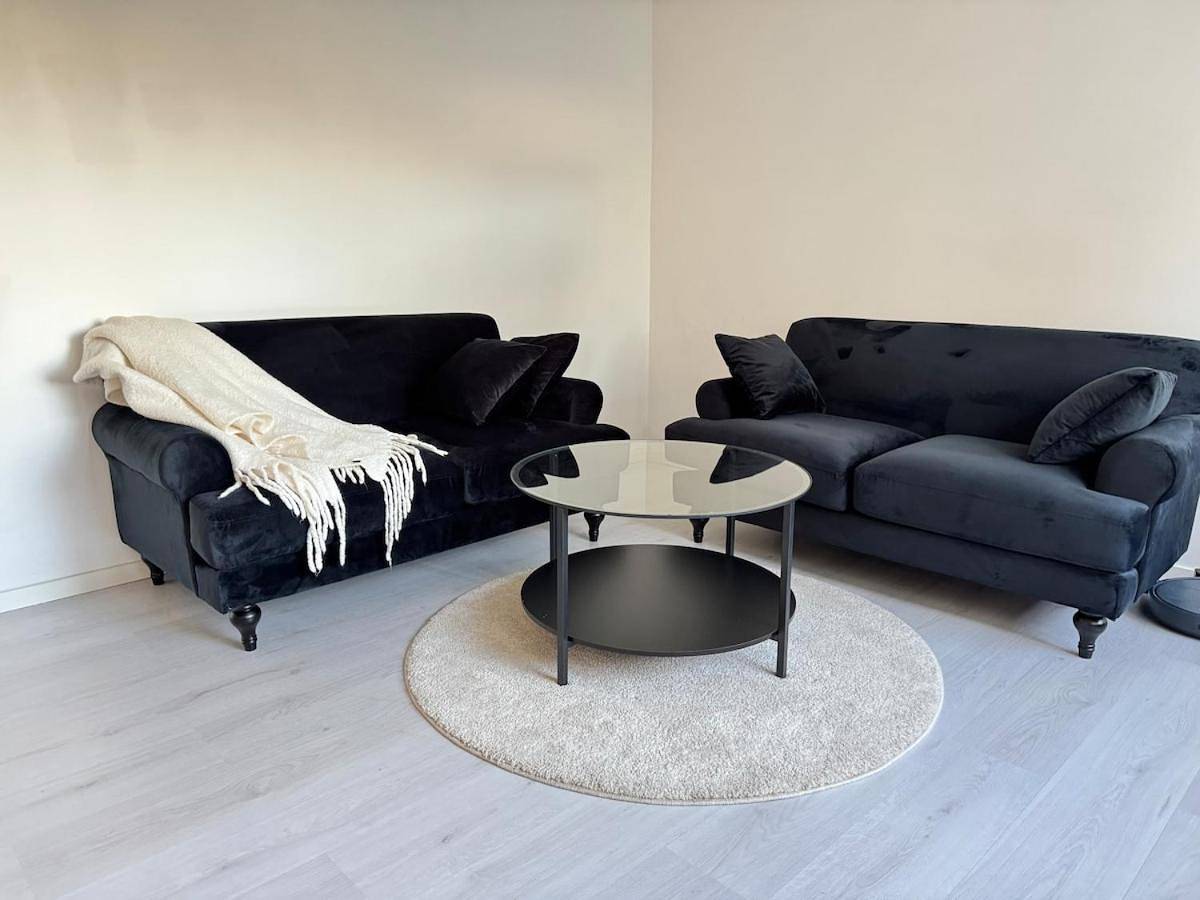 Appartement entier, Cozy mini villa close to city center Free parking in Västeras, Västmanland