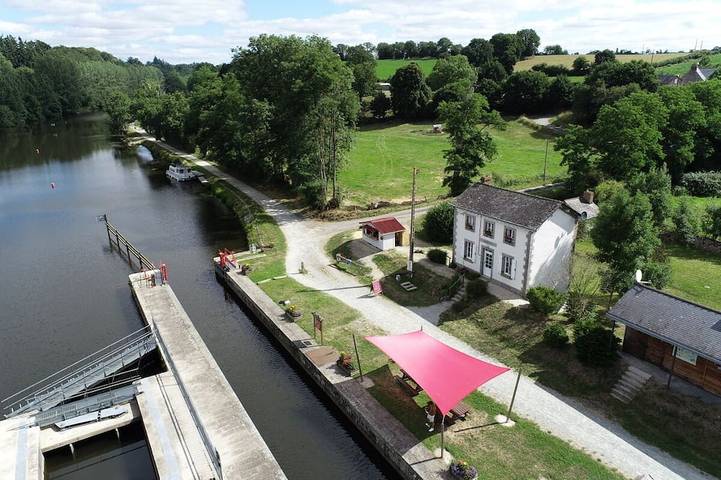 Gîte pour 5 personnes, avec jardin et terrasse à Sacé