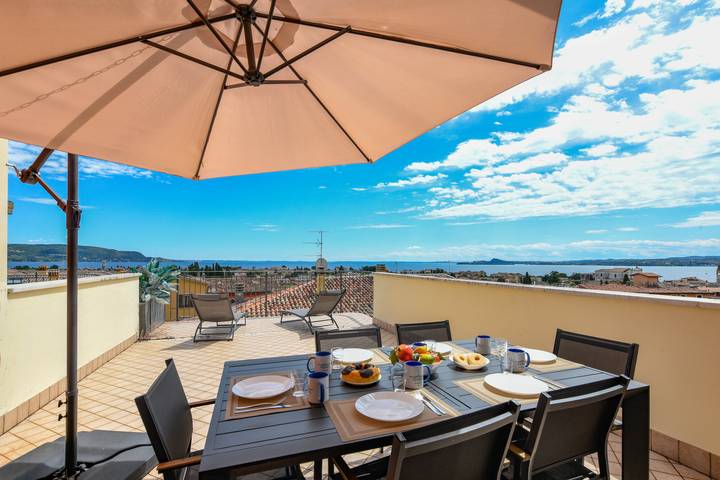 Ferienwohnung für 6 Personen, mit Balkon und Terrasse sowie Seeblick in Gardasee-Lombardei