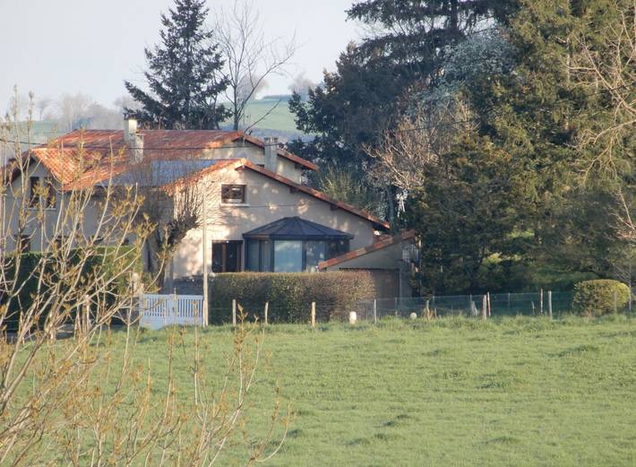 Chambre d’hôte pour 4 personnes, avec jardin et piscine dans la Loire