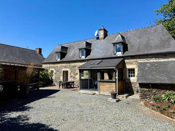 Gîte pour 4 personnes, avec jardin, adapté aux familles à Ploubezre