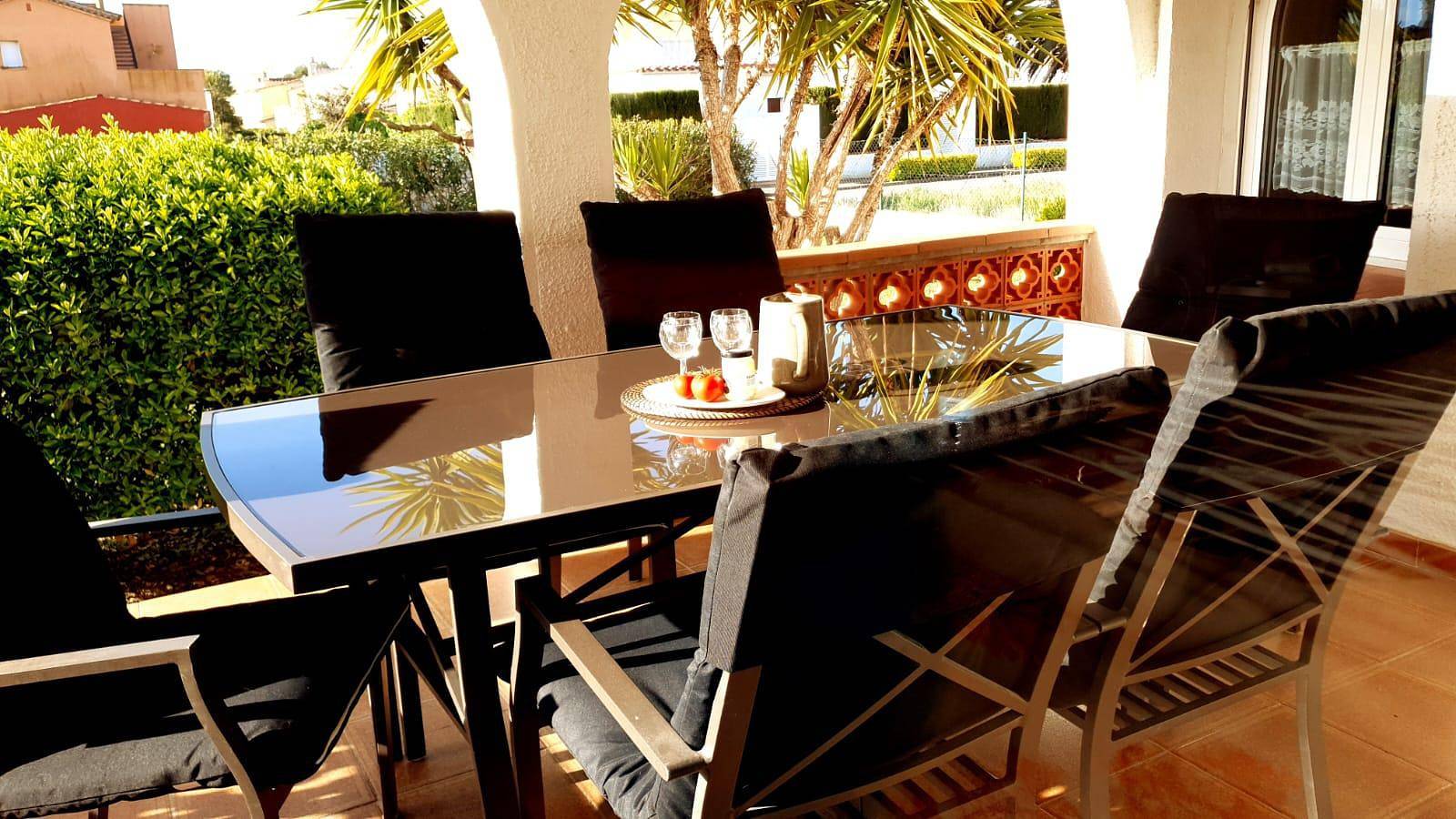 Haus Amfora 17 - Grill, Wifi, großes Grundstück, Parkplatz. Costa Brava in Sant Pere Pescador, Oberampurien