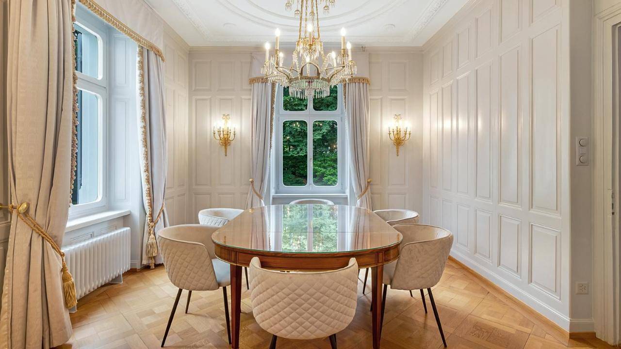 Private Villa in Central Zurich in Zürich 38 Wollishofen, Zurych
