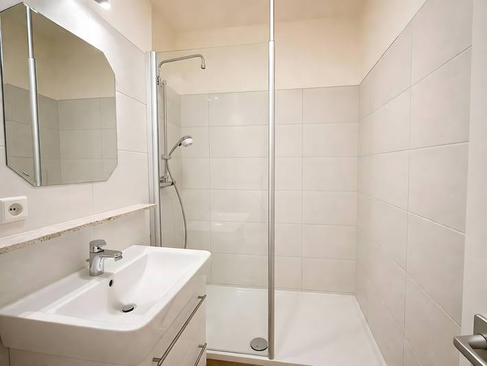Premium Thermen Apartment 100 m to Thermenatur sauna, private balcony & Wi-Fi