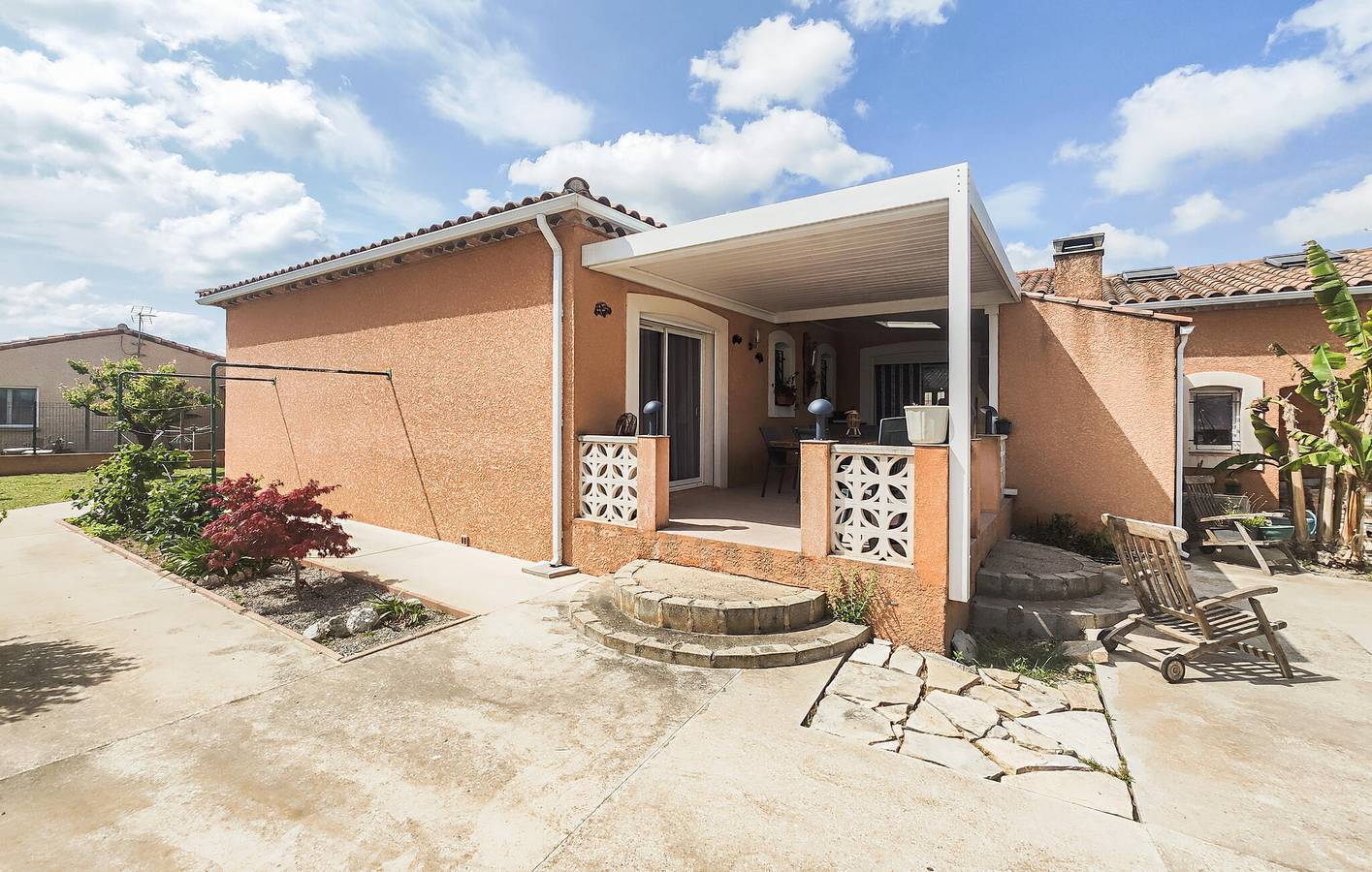 Geräumige 150 m² große Wohnung mit Pool, WLAN und in der Nähe von Restaurants und dem Fluss in Olonzac, Canal du Midi