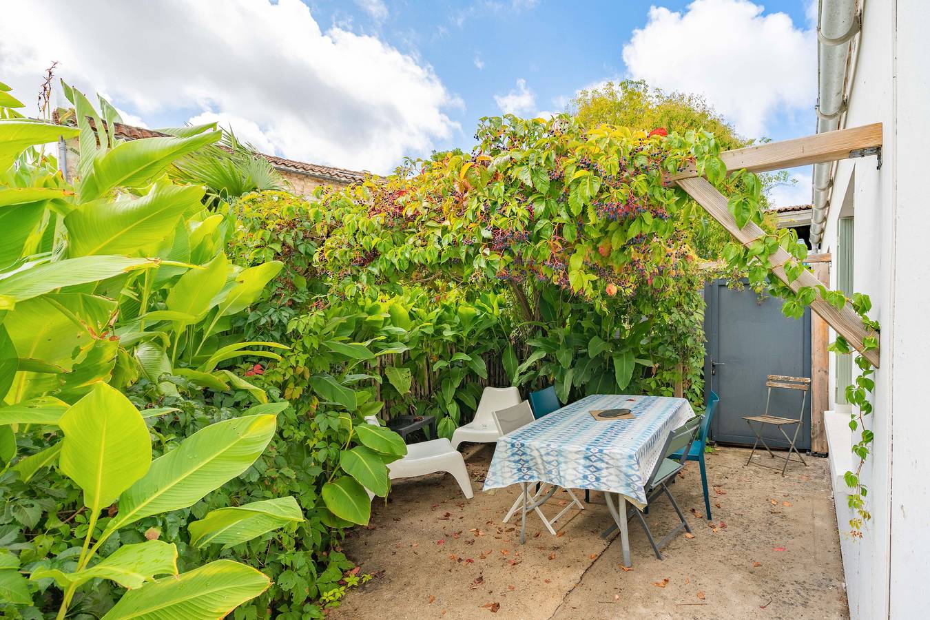 Casa de Vacaciones 'Du Porche' con Terraza Privada y Wi-Fi in Chaillevette, Côte de Beauté