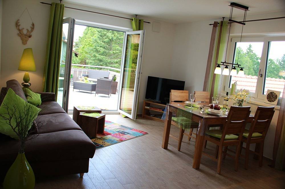 Ganze Ferienwohnung, Genusszeit am Chiemsee - Ferienwohnung 70qm, 1 Sz, Eg mit Terrasse in Übersee, Chiemsee