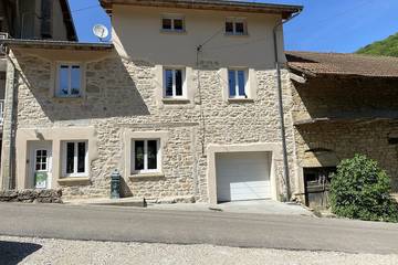 Gîte pour 10 personnes, avec jardin, animaux acceptés à Saint-Rambert-en-Bugey