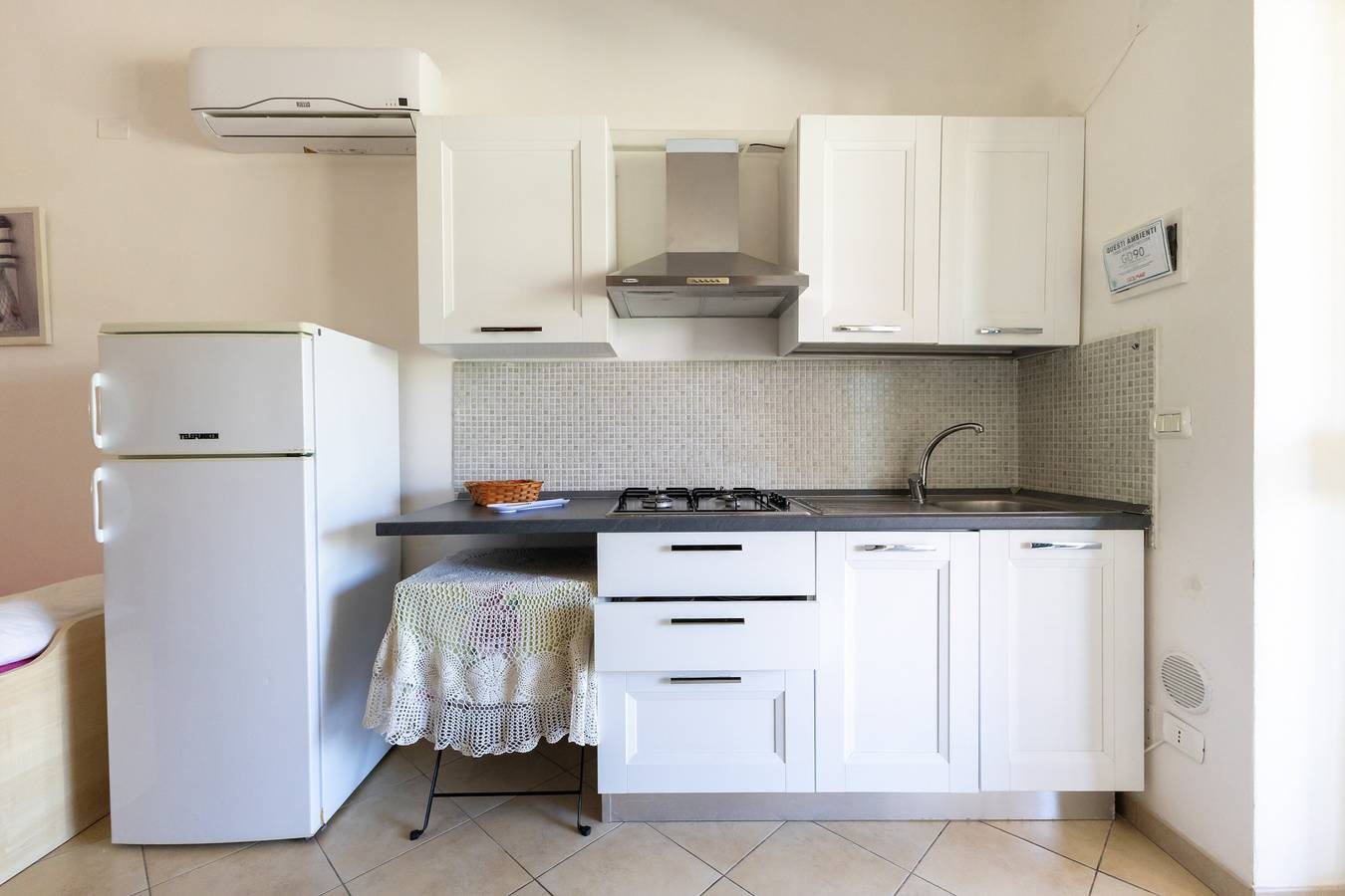 Estudio entero, Estudio 'Villa Francesca, Mono Deluxe A' con terraza compartida, Wi-Fi y aire acondicionado in Peschici, Peschici region