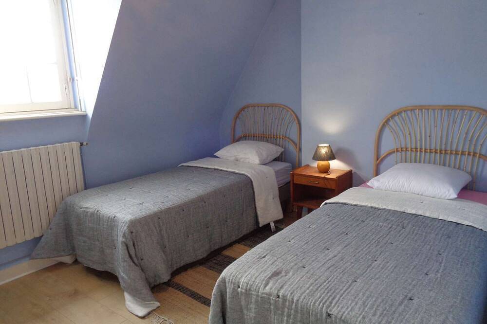 Ancien corps de ferme,  avec jardin , proche de la mer. in Plobannalec-Lesconil, Côte de Cornouaille