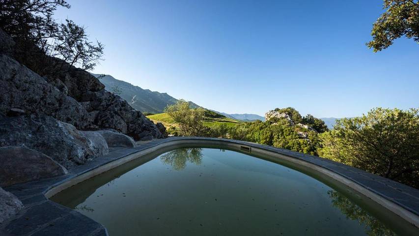 Location de vacances pour 2 personnes, avec jardin et piscine ainsi que terrasse et vue dans Cap Corse - 4