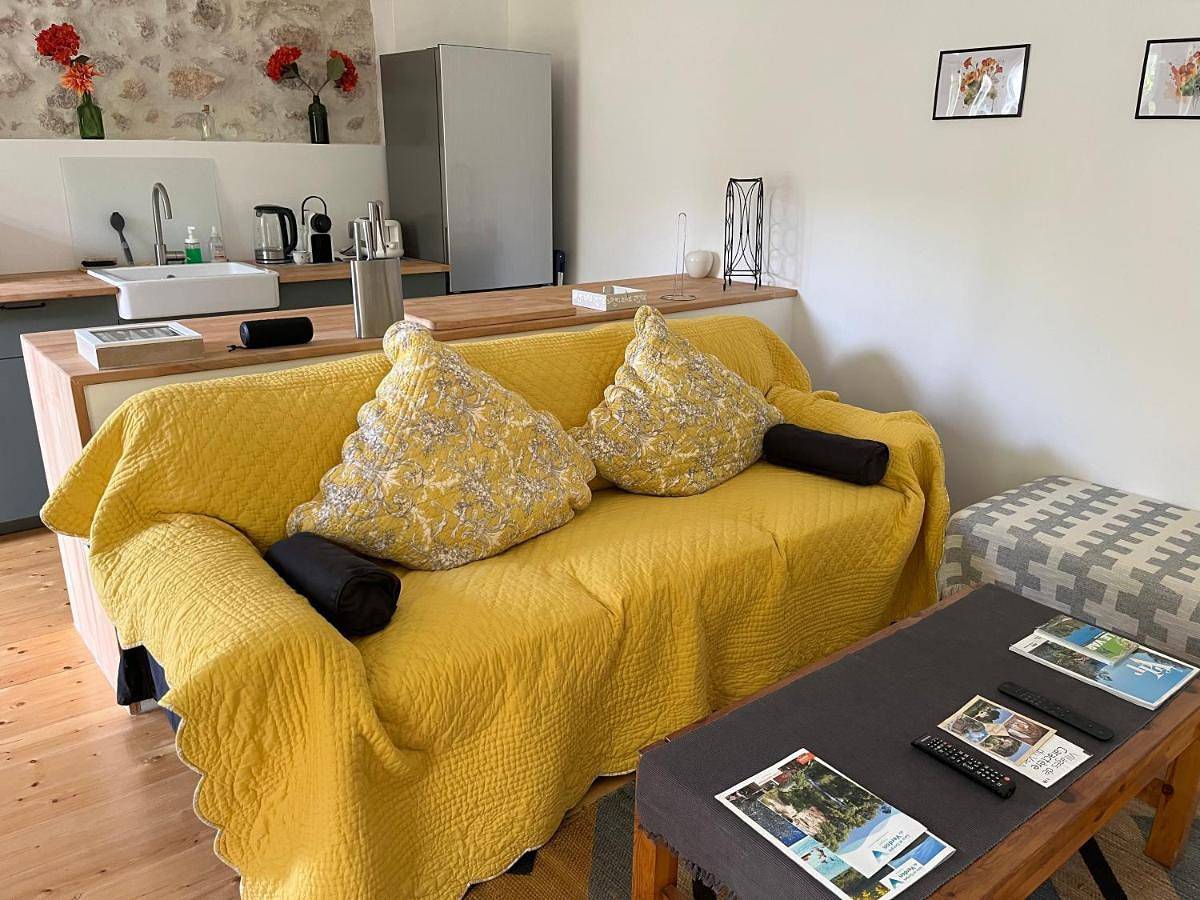 Appartement entier, One-Bedroom Apartment in Villecroze, Région de Draguignan