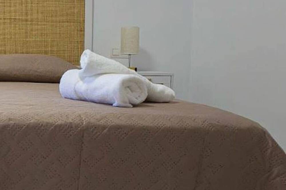 Apartamento entero, Alojamiento acogedor en Baza con comodidades esenciales in Baza, Geoparque de Granada