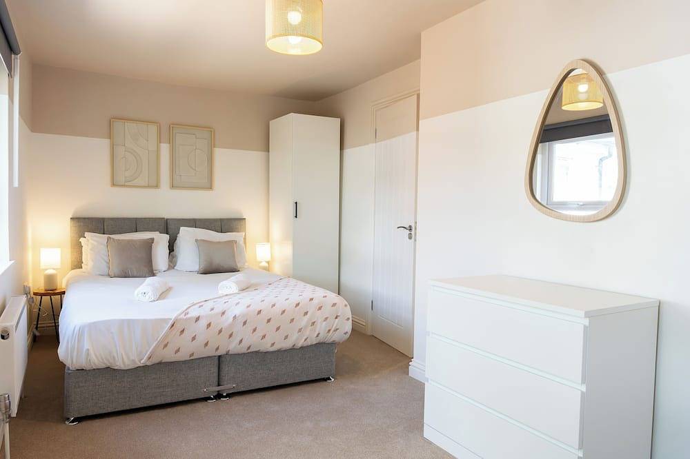 Hosta House - Cotswold's Cosy 5 Bed Home - Pool Table - Near Canal in Stroud, Gloucestershire