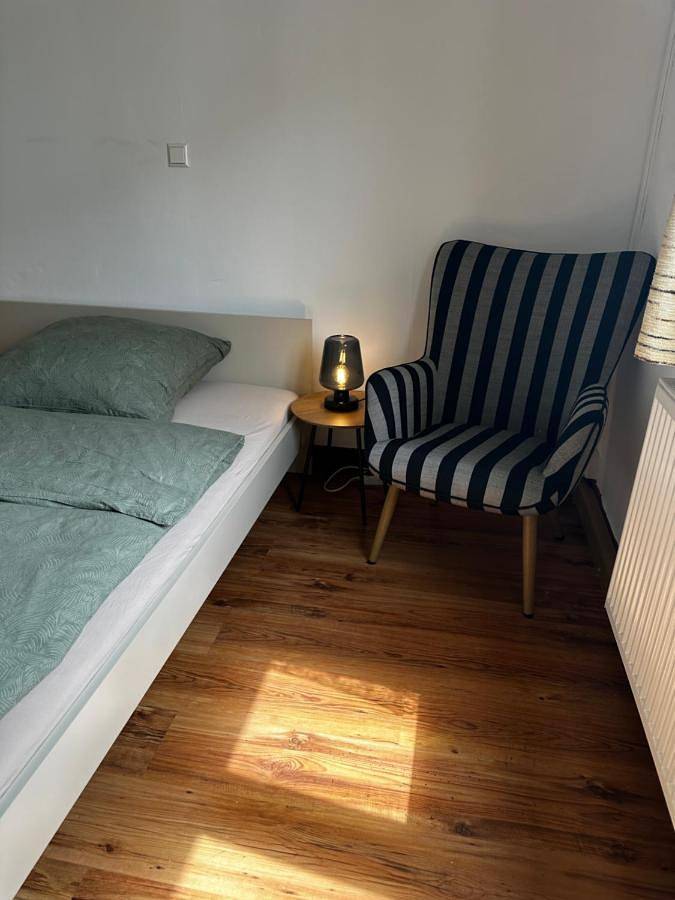 Appartement de vacances entier, Twin Room with Shared Bathroom in Heilbronn, Kraichgau