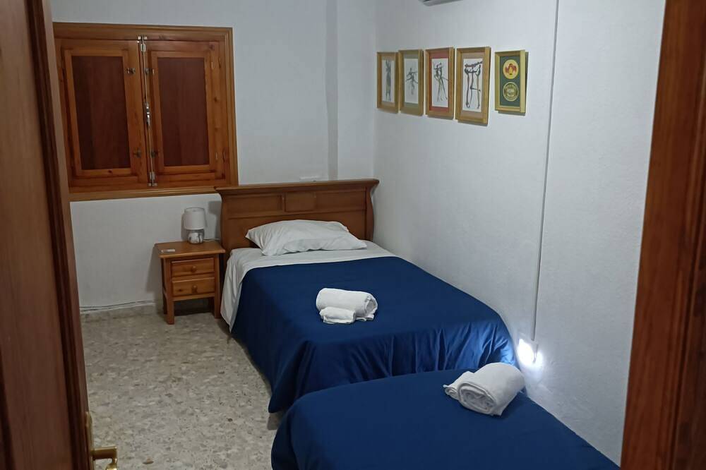 Luxury Accommodation Ideal for Large groups...Geoparque de Granada in Guadix, Geoparque de Granada