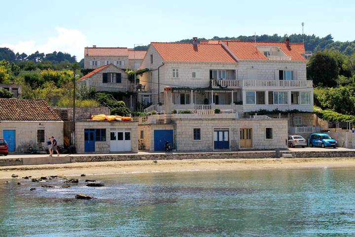 Ganze Wohnung, 1-Zimmer-Ferienwohnung am Strand Lumbarda, Korcula -b in Lumbarda, Korcula