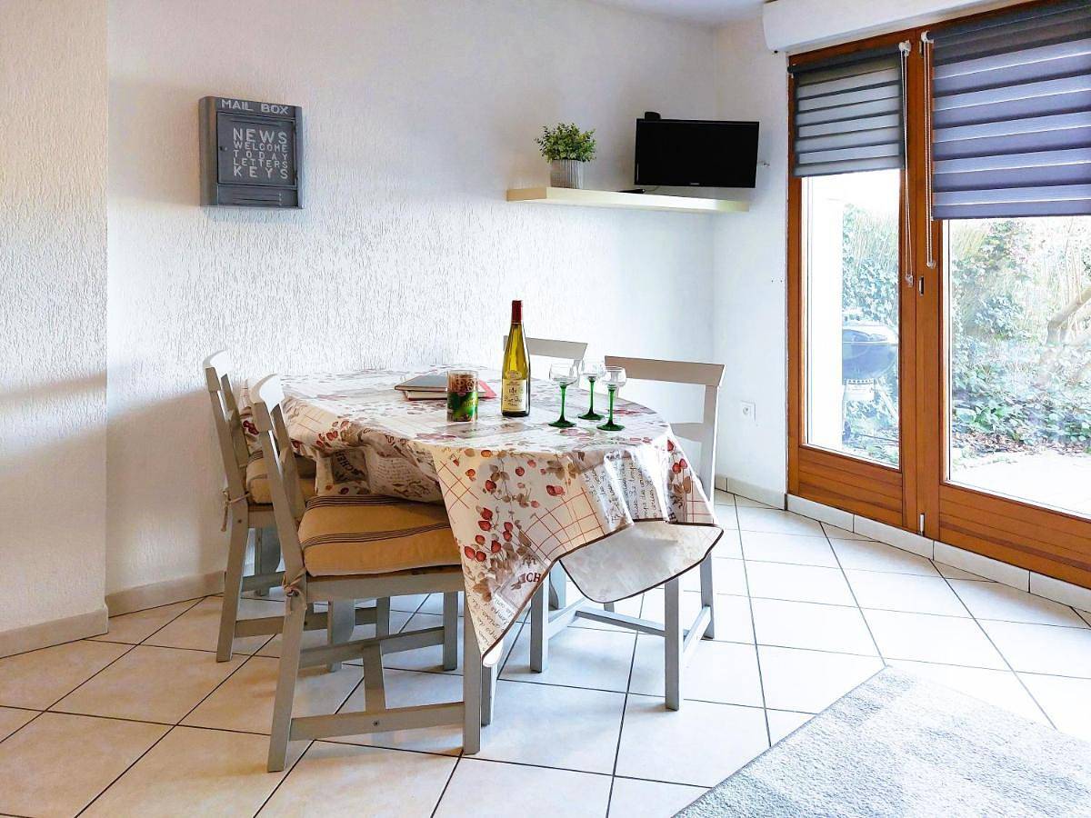 Appartement entier, Apartment with Terrace in Sainte-Croix-en-Plaine, Région de Colmar