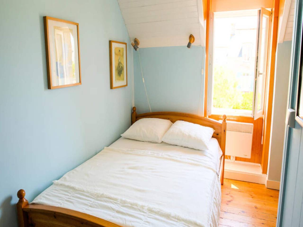 Entire apartment, House in Kérity near Ster Beach & Lighthouse in Penmarc'h, Côte de Cornouaille