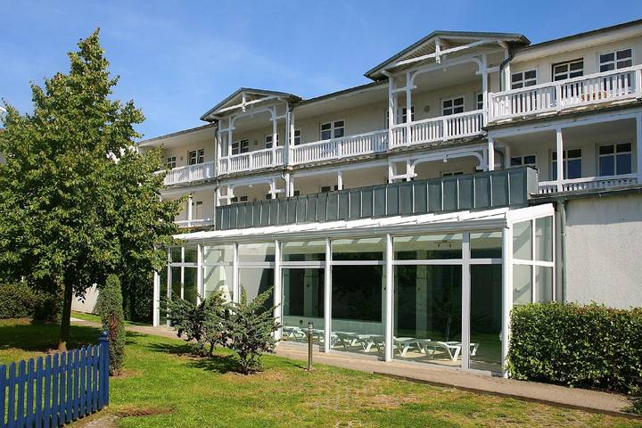 Ferienwohnung für 4 Personen, mit Balkon und Pool sowie Sauna in Göhren