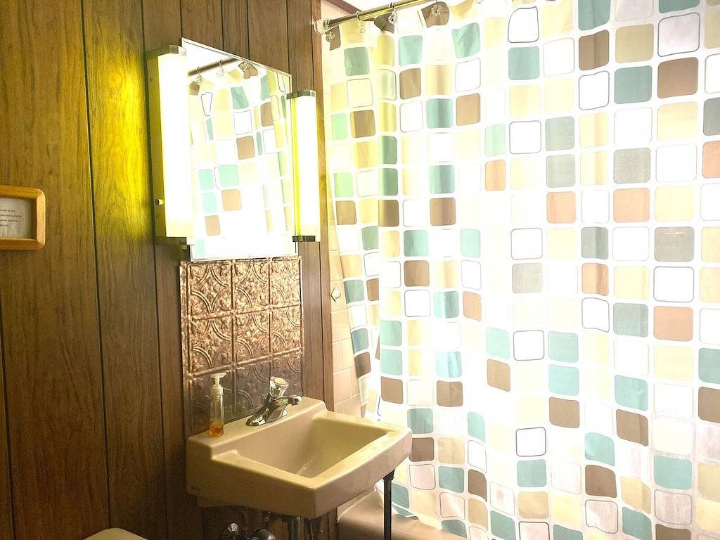 4Bedrm Sleeps 12 Winnipesaukee Waterfront gradual sandy sloped shoreline Pets Ok in Moultonborough, Lake Winnipesaukee