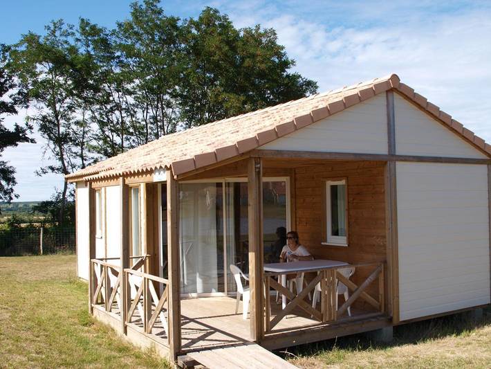 Gîte pour 4 personnes, avec Terrasse ainsi que Jardin et Piscine à Orist