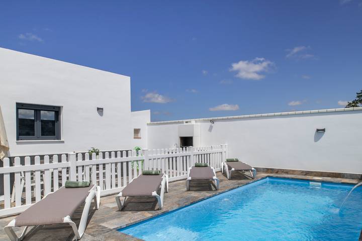 Casa de vacaciones 'El Rincón Del Sur 2' con piscina privada, Wi-Fi y aire acondicionado in Barrio Nuevo, Chiclana de la Frontera