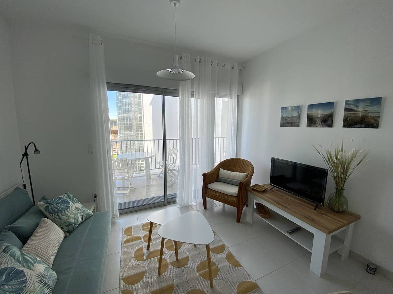 Appartement entier, Royan T2 2* avec Balcon et Parking à 250m de la Plage in Royan, Côte de Beauté