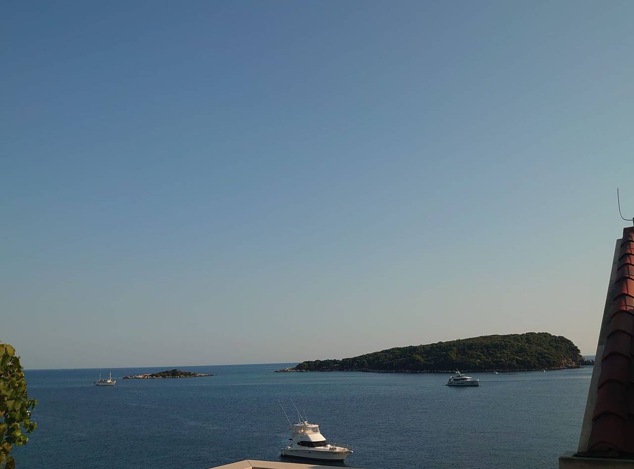 Villa Peragić - Triple Room with Balcony and Private External Bathroom in Molunat, Dubrovnik-Neretva