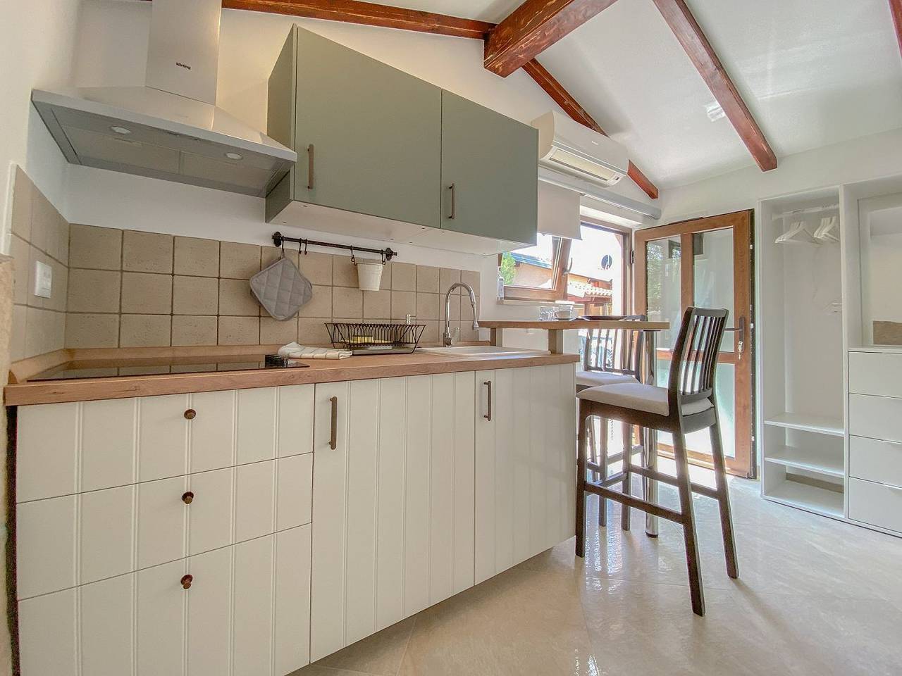 Cały apartament, Malerisches Studio-Apartment mit 2 Bikes, Terrasse - nur 250 Meter zum Strand in Novigrad, Umag i okolice