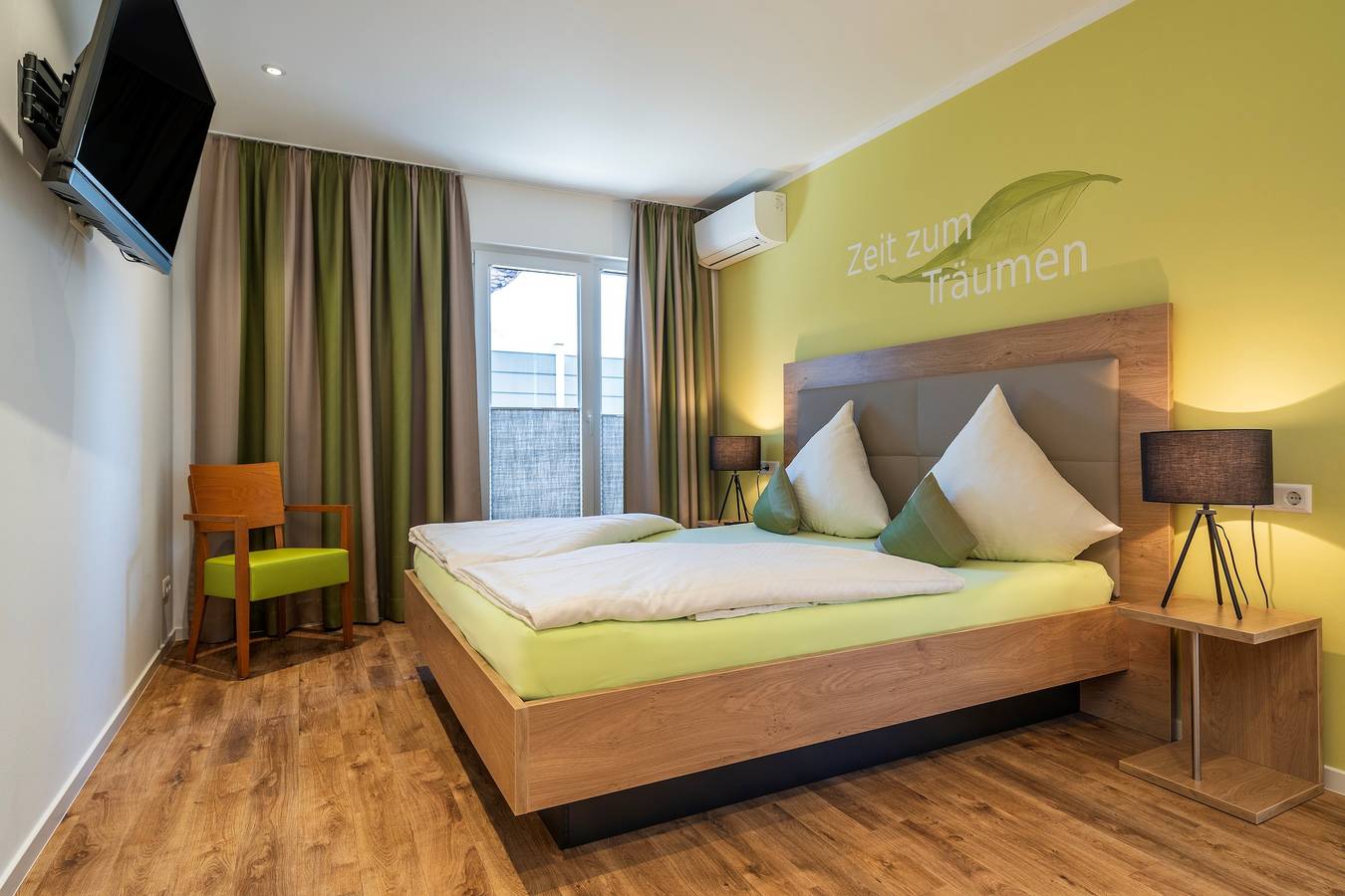 Ganze Wohnung, Ferienwohnung '301' mit Gemeinschaftsgarten, Wi-Fi und Klimaanlage in Hagnau am Bodensee, Region Bodensee-Oberschwaben
