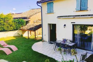 Gîte pour 8 personnes, avec terrasse et jardin à Auvillar