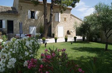 Chambre d’hôte pour 2 personnes, avec piscine et jardin à Robion