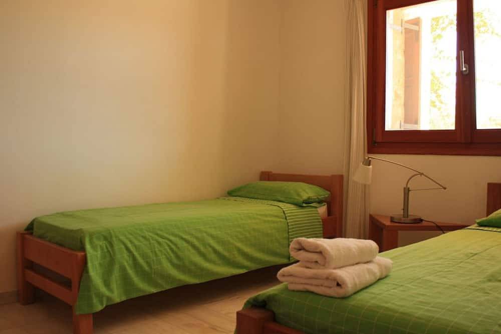 Ganze Wohnung, Ein authentisches Familienreiseziel mit Privatsphäre nahe am Meer. in Agios Ilias, Ileia