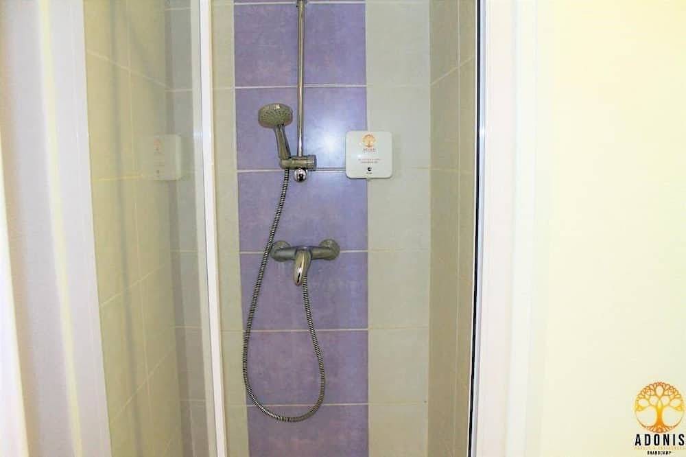 Pet-friendly Accommodation! Parking, Pool! Short Drive to Omaha Beach! in Saint-Benoît-de-l'Aure, Bayeux region