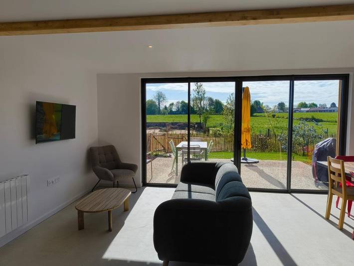 Location de vacances pour 6 personnes, avec bassin pour enfant et terrasse ainsi que piscine et jardin à Biville-la-Baignarde - 4