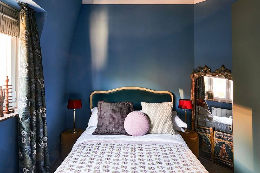 Charming 2-Bedroom Home & Garden in Auderghem, Flanders