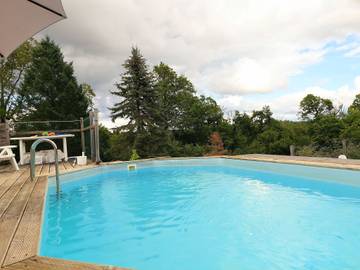 Gîte pour 5 personnes, avec piscine et terrasse à Les Salles-Lavauguyon