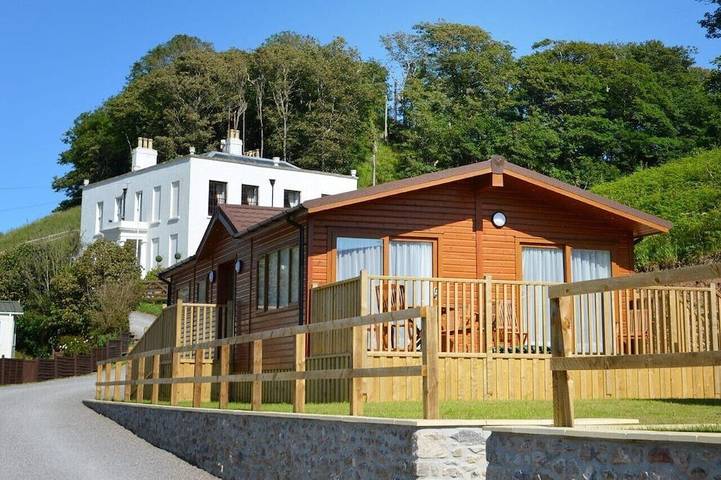 Glamping for 6 people, with Terrace and Garden as well as Pool and Sauna in South Devon