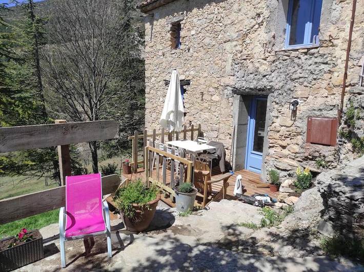Gîte pour 2 personnes, avec jardin ainsi que vue et terrasse, animaux acceptés à Trigance - 2