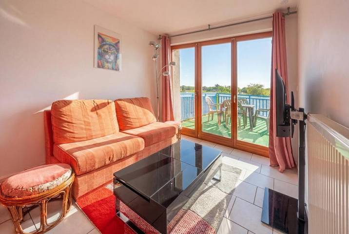 Gîte pour 4 personnes, avec vue ainsi que vue sur le lac et terrasse dans Socourt