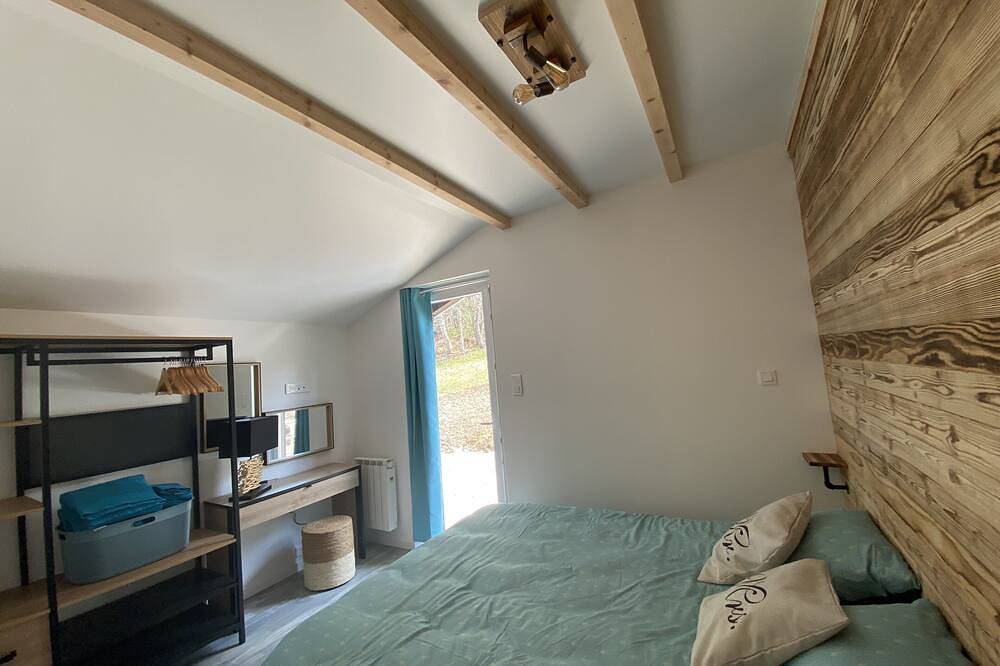 Charming cottage on the shores of Lake Saint Point in Mouthe-Lac et Mont d’Or, Doubs (desambiguación)