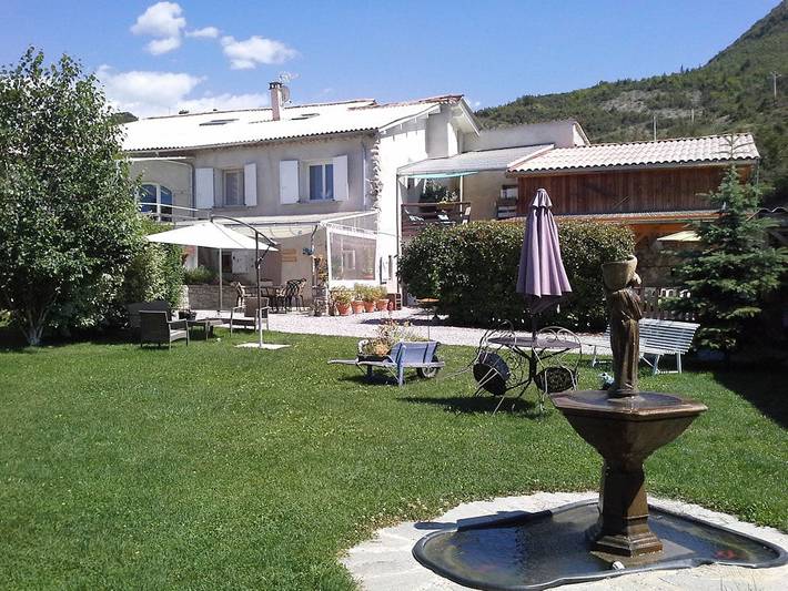 Chambre d’hôte pour 3 personnes, avec piscine et jardin dans les Alpes-de-Haute-Provence - 2